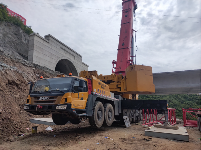吊車(chē)奔馳發(fā)動(dòng)機(jī)機(jī)油尺管冒機(jī)油怎么辦？
